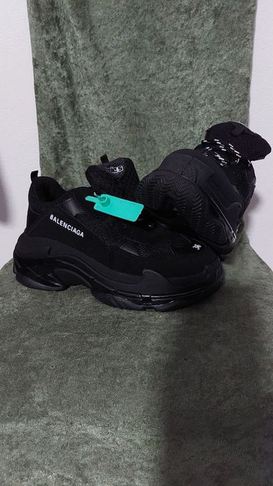 Adidași unisex model nou