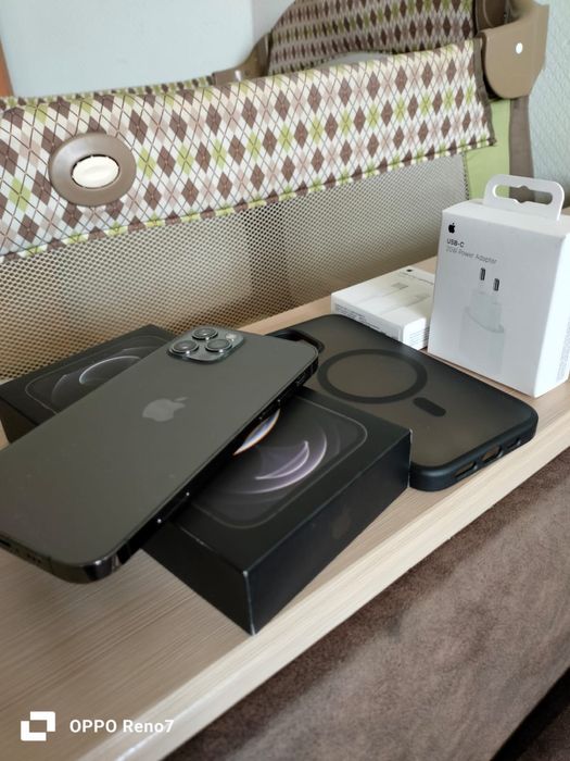 Продам айфон 12 про