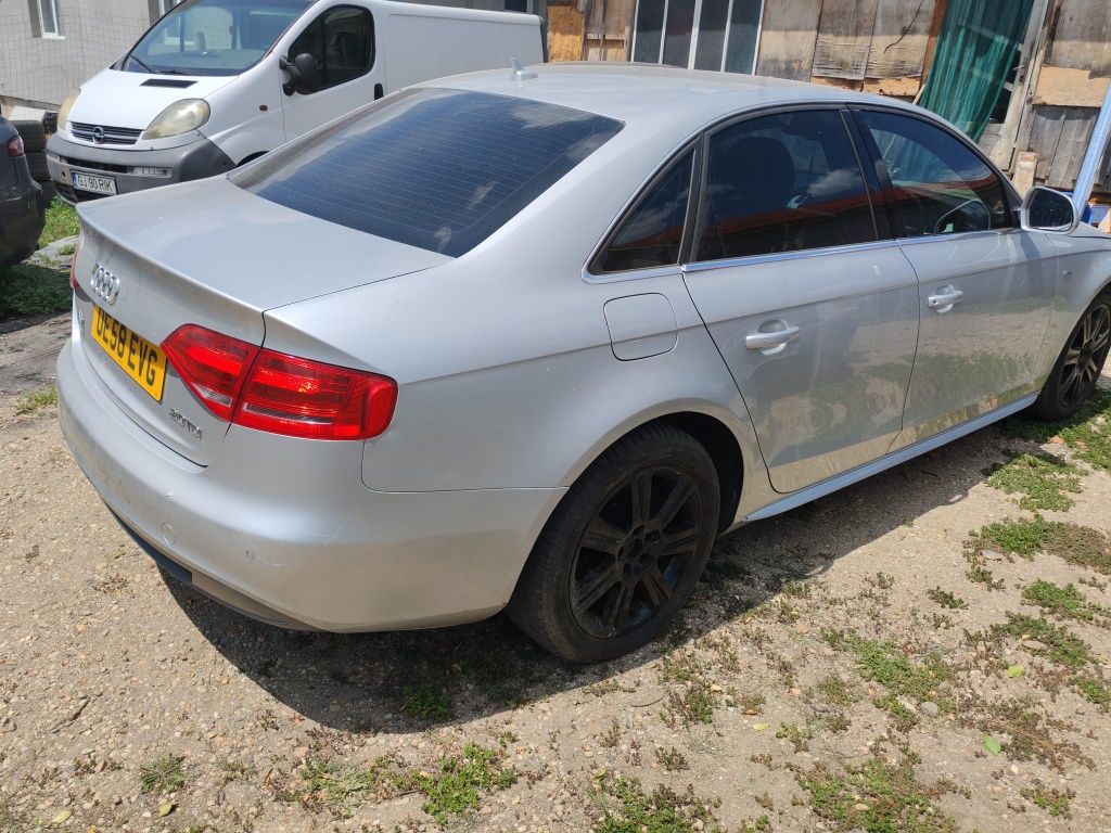 Audi A4 b 8 sline ușor avariat
