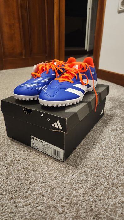 Ghete de fotbal preditor club TF pentru sintetic/sala.Marime 40