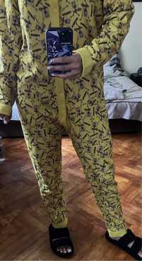 Vând pijama întreaga