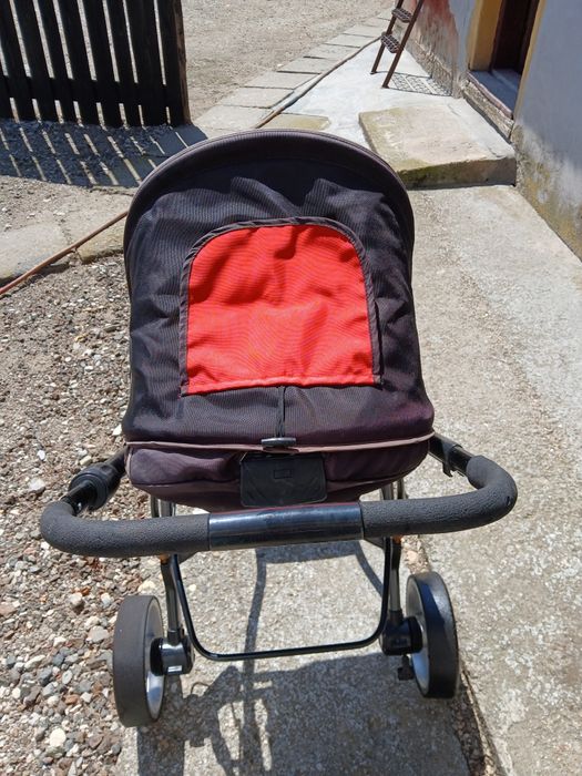 Vând cărucior pentru copii și baloți de fân și o claie