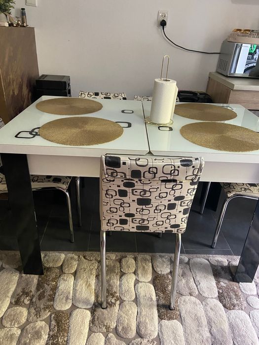 Masă de  vânzare extensibila cu 6 scaune