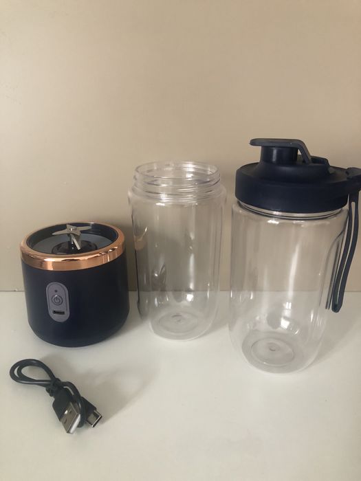 Mini blender portabil