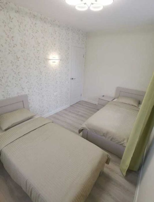 Дава се под наем Тристаен апартамент в Пловдив, Изгрев - 72 кв.м за 372.3 € - Снимка #2