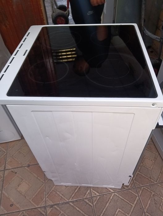 Свободно стояща печка с керамичен плот Gorenje 2 години гаранция!