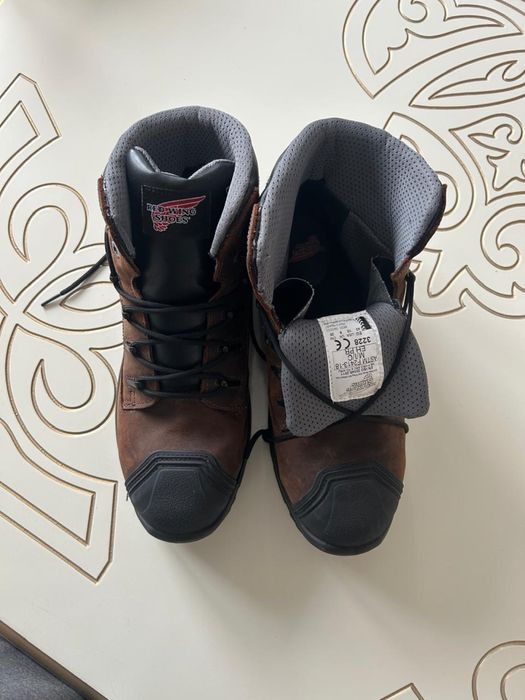 Продается новая зимняя спец обувь REDWING
