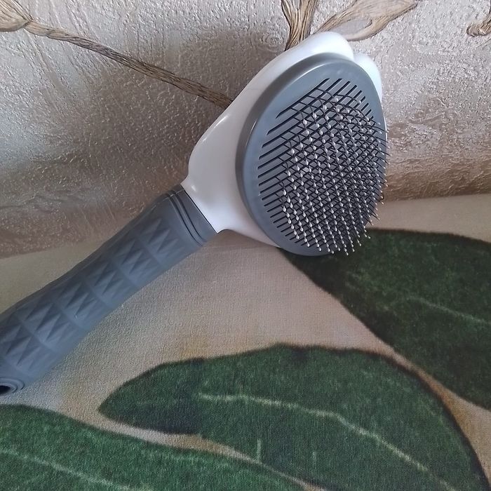 Расческа пуходерка.