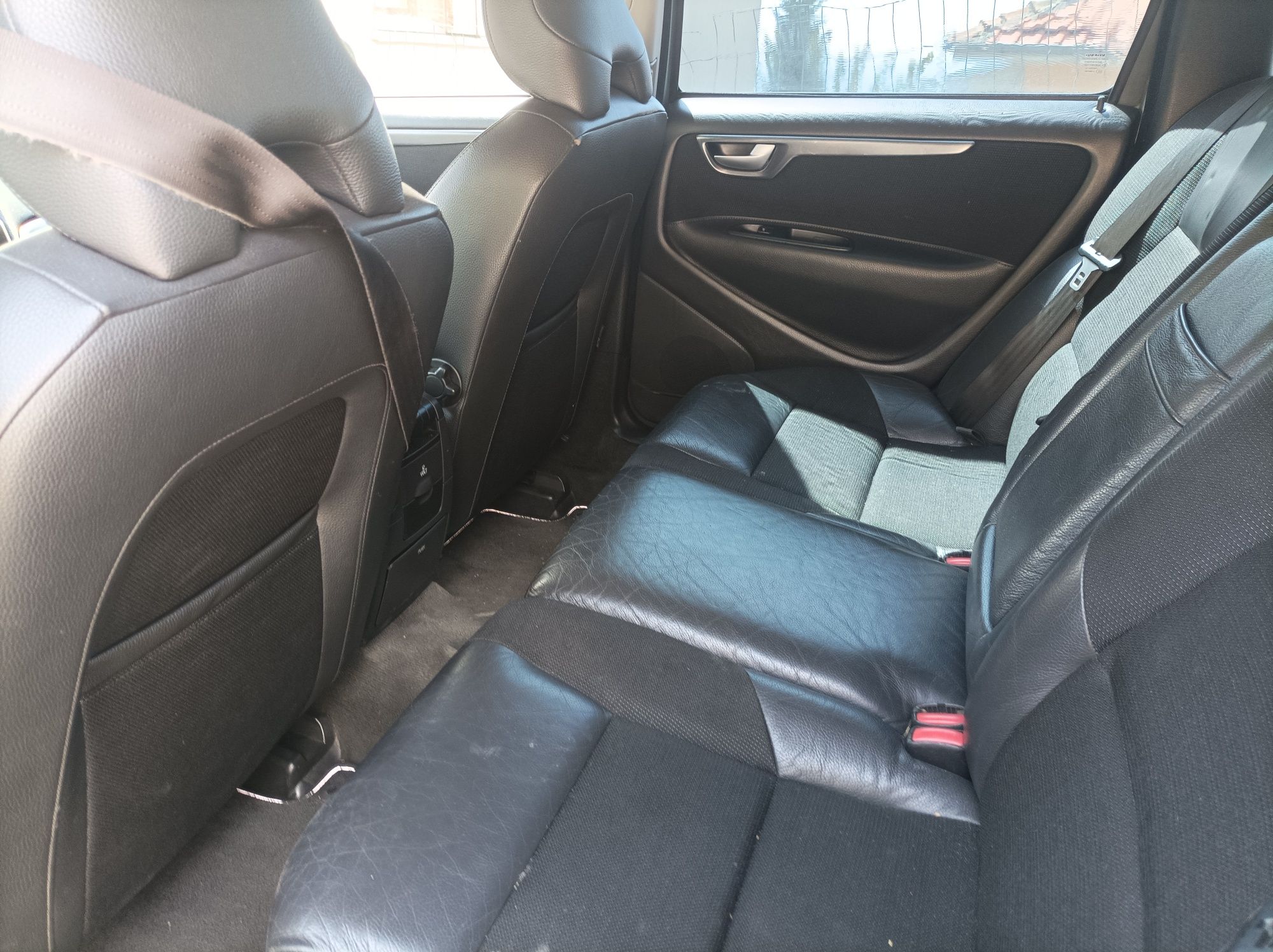 Продавам Volvo V70