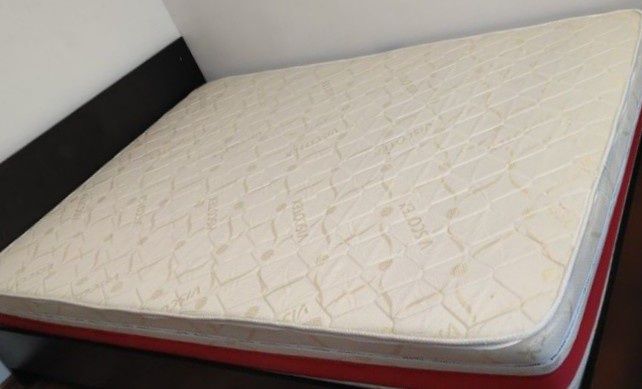 Saltea spumă 1,4m x 2m nefolosită