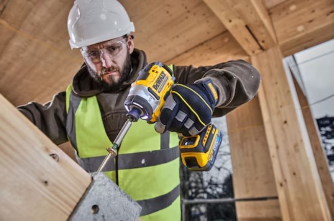 Новият Импакт / Винтоверт DeWALT DCF860N 18V 282Nm