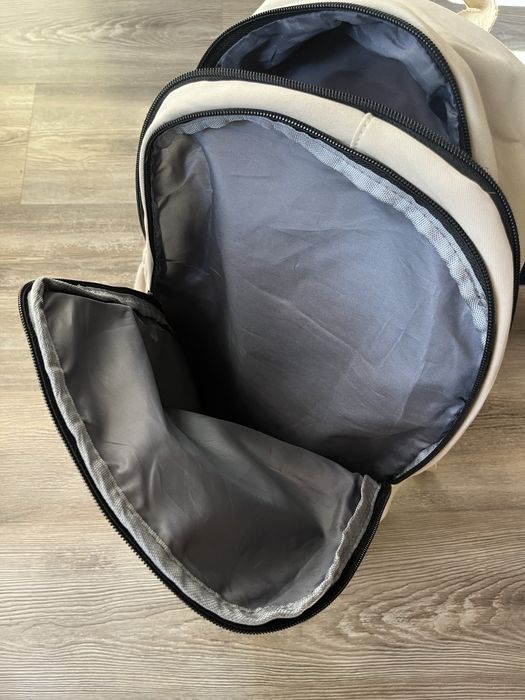 Бяла раница подходяща за училище и не само