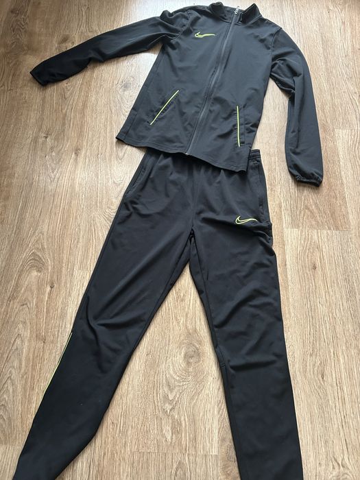 Nike Dri-FIT спортен комплект