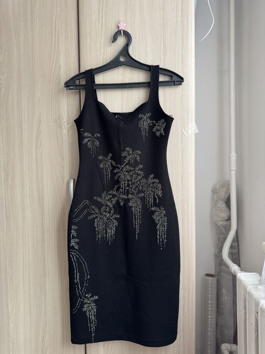 Очень красивое платье от Zara размер 42-44! Абсолютно новое!