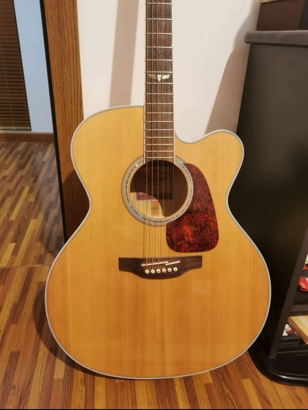 Chitara acustica Takamine gj72ce