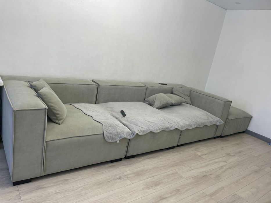 Продаётся стильный моульный диван
Цвет – све