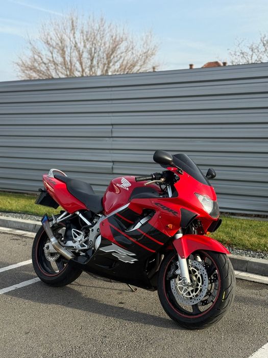 Vând honda cbr f4 in stare impecabila
[26.11, 19