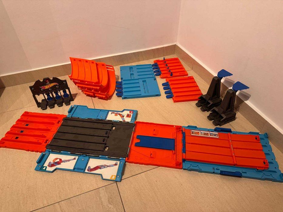 Hot Wheels multitrack race. Модулна писта с много конфигурации