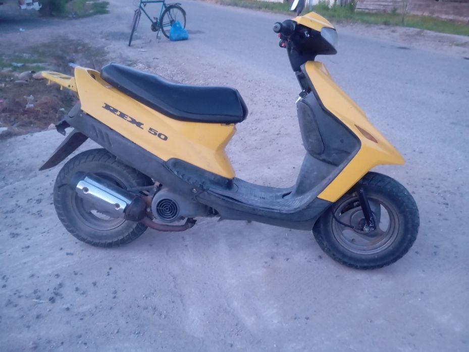 Vând scuter 2 timpi merge foarte bine