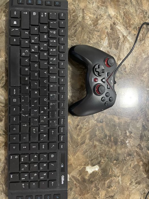 Vand pachet joystick(maneta) + tastatura wireless + 2 perechi casti