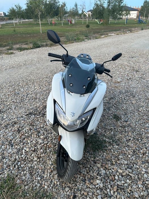 Vand scuter Suzuki Burgman