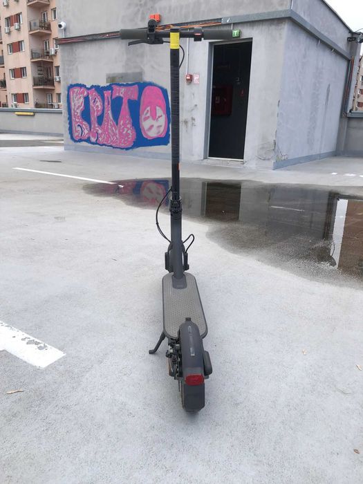 Trotineta electrica Xiaomi Mi Electric Scooter Essential