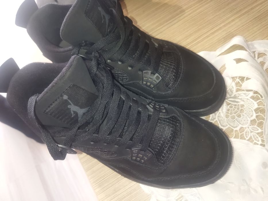Jordan 4 Retro black