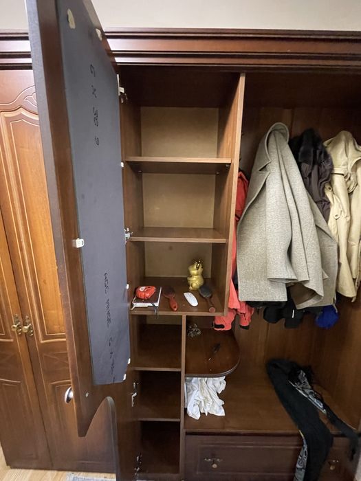 Продадим прихожую