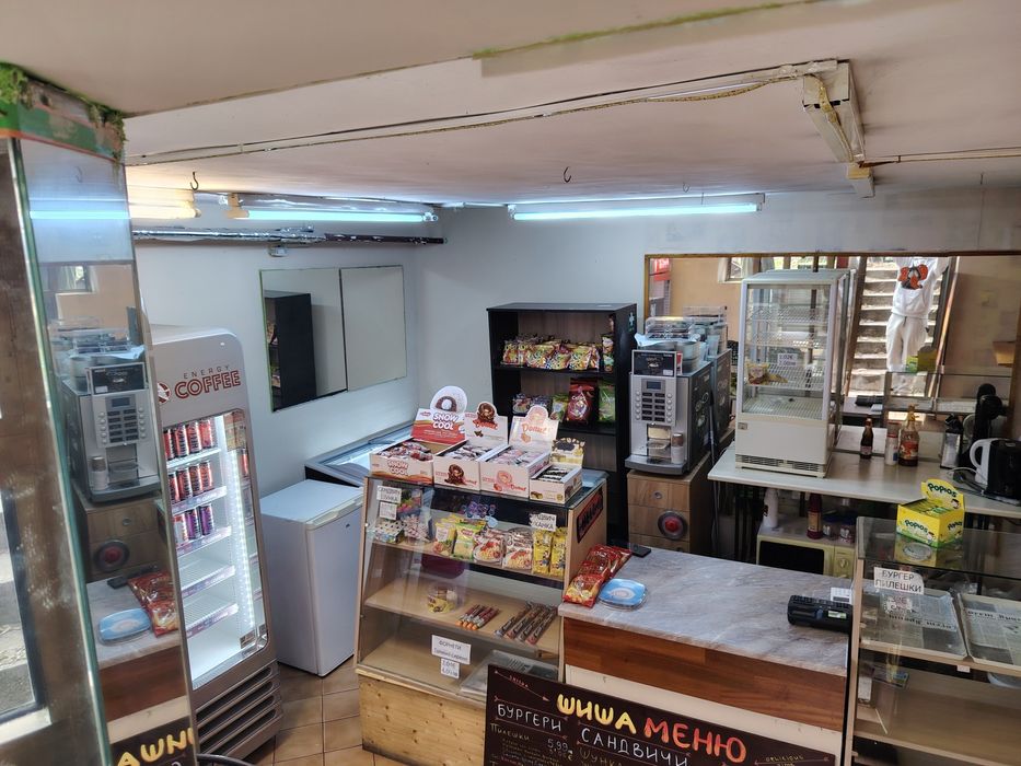 Заведение за бързо хранене до училище