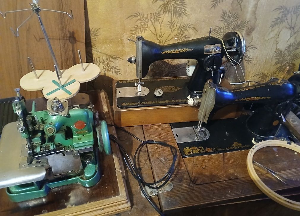 Продам  холодильник, швейные машинки,оверлок и микроволновку