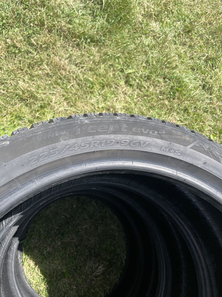 Зимни гуми hankook 225/45/19 DOT 2020