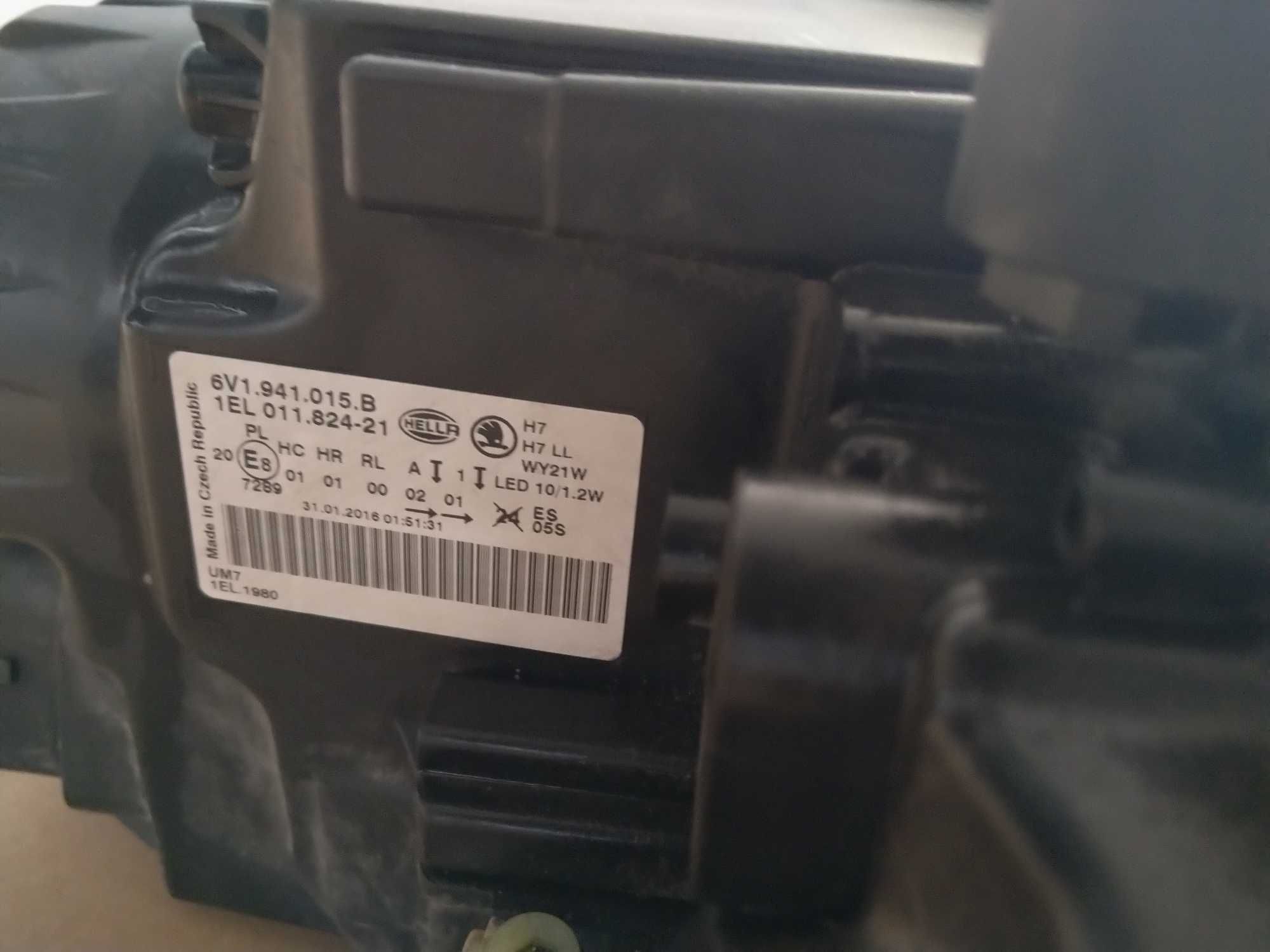 Far stanga  Skoda Fabia 3 III  6v1941.015b led lupa fundal negru