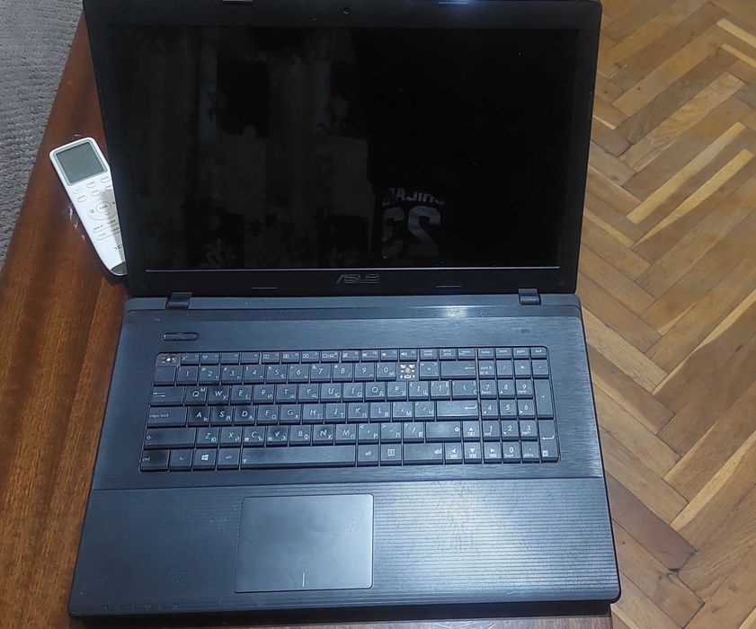 Два лаптопа+ едно зарядно