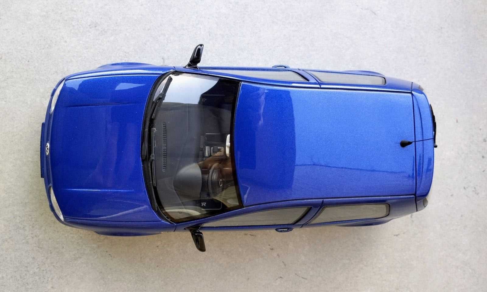 Macheta VW Golf  4 R32  Albastru 1/18  Ottomobile