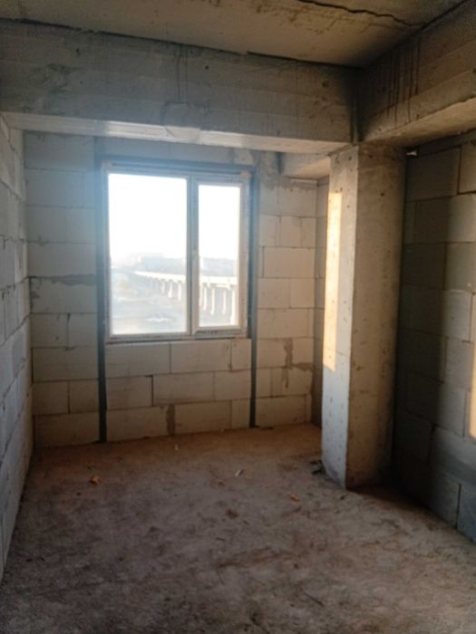 Чоштепа метро олдида 3/6/12. Кв майдони 71 кв. нархи 61000.