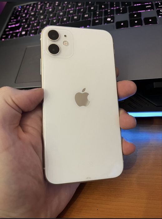 Vand  iPhone 11 – 64 GB, baterie 85%