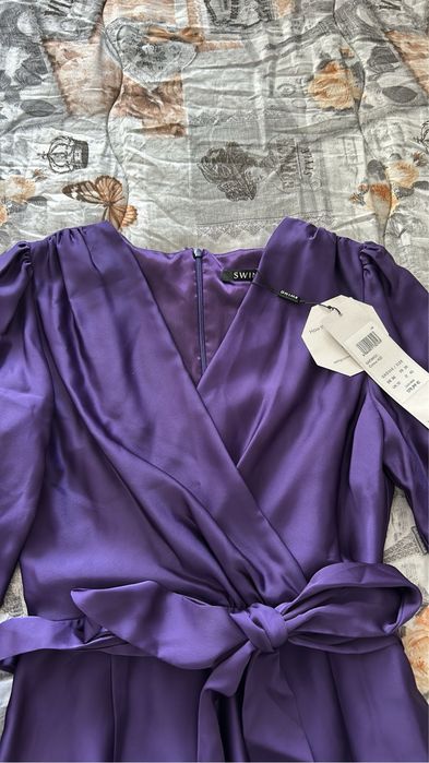 Дамска сатенена рокля