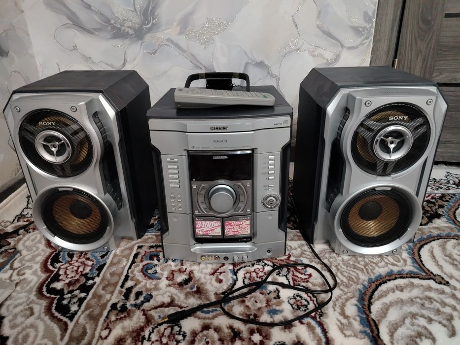 Музыкальный центр сотилади