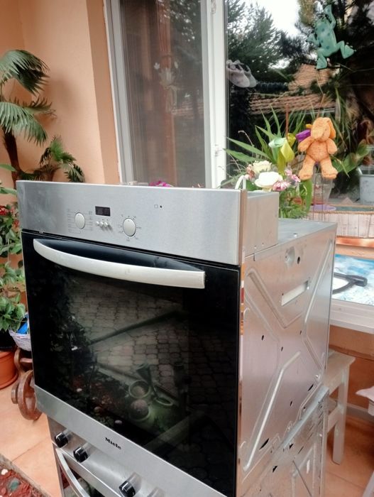 Miele Cuptoare electrice Premium Inox Clasa AAA Afisaj LED