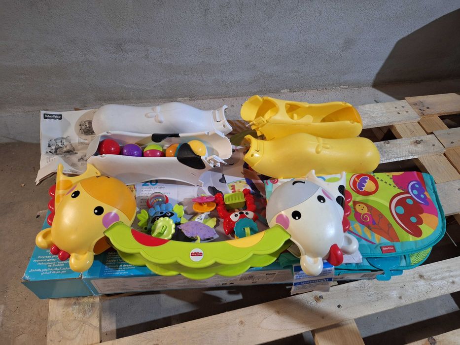 Активна гимнастика с кът за игра Fisher price