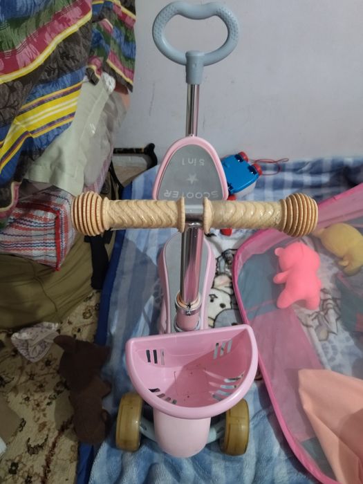 Детскии самокат ..