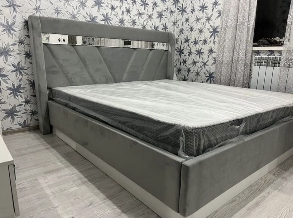 Продам спальный гарнитур Б/У