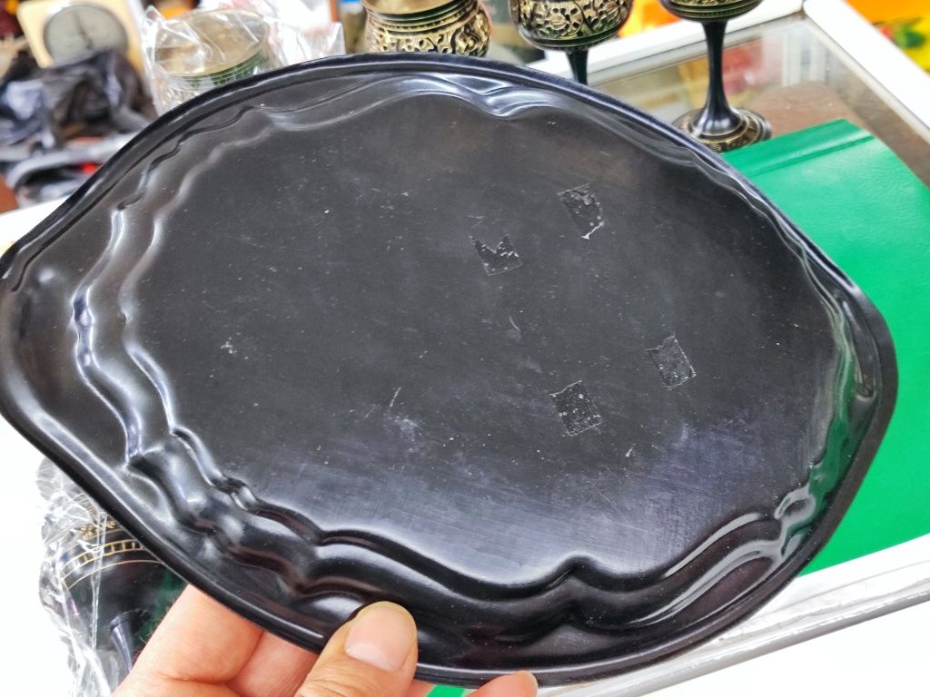 Метален поднос с шест чашки