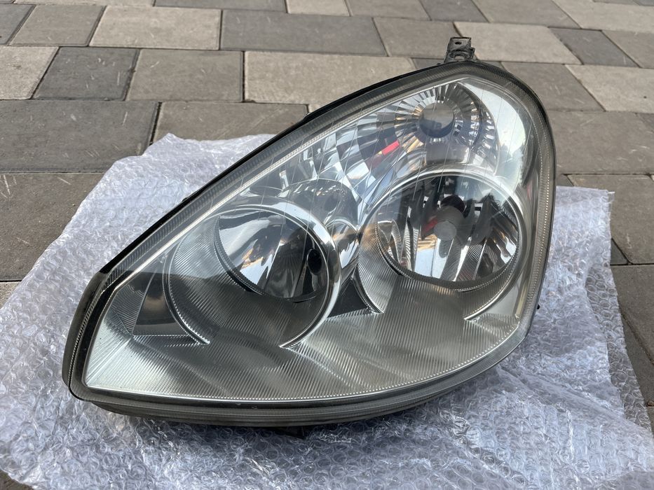 Продам фару на ваз лада приора 1