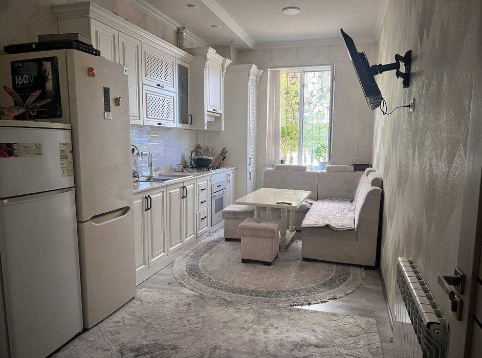 3 хоналик евротамир килинган квартира сотилади