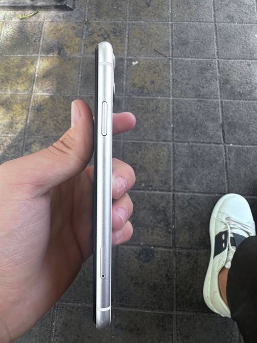 Iphone 11 64gb ekran almashgan qogan joyi radnoy qotmdi 11prolaga abme