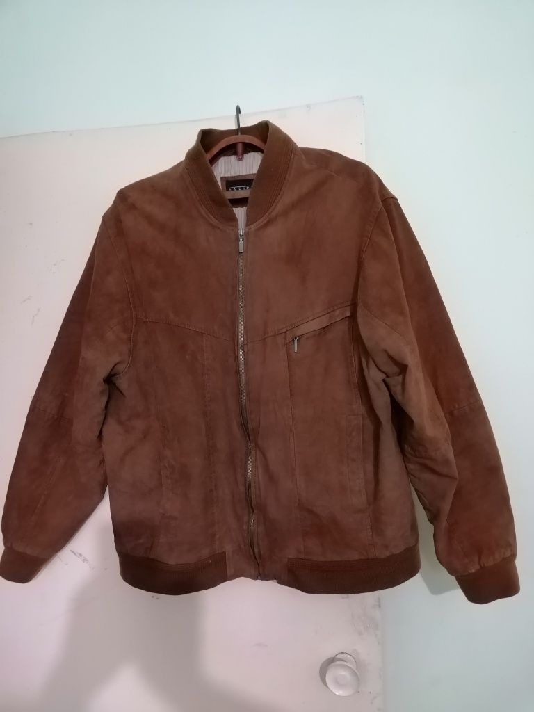 Продам замшевые куртки.