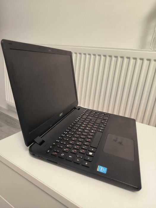 Vând laptop ACER Extensa 2508 series