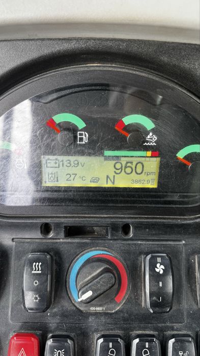 Buldoexcavator caterpillar, buldo cat 444f2, roti egale