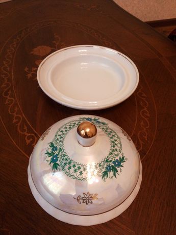 Старинная фарфоровая посуда с крышкой и орнаментом, советская, новая